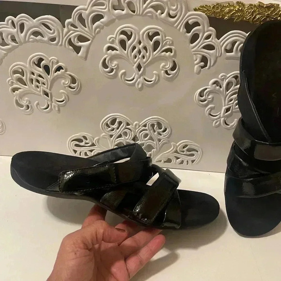 Vionic soft Sandel patent leather in great conditions - Picture 8 of 16